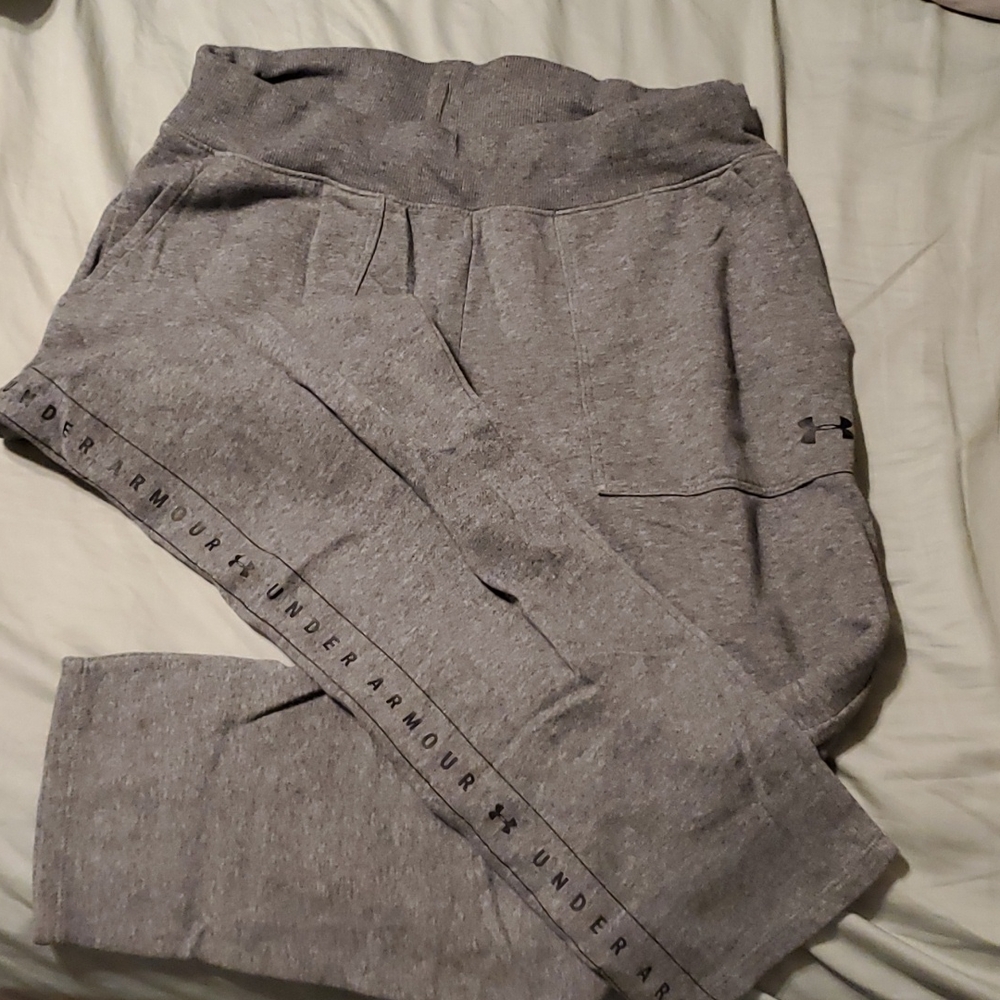 Under armour size M women's sweatpants worn and washed 1 time